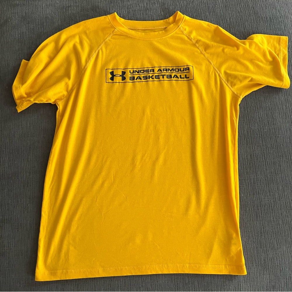 3! Boys UNDER ARMOUR Original Tees 2 Black & 1 Yellow Gold Size Large - Picture 9 of 16